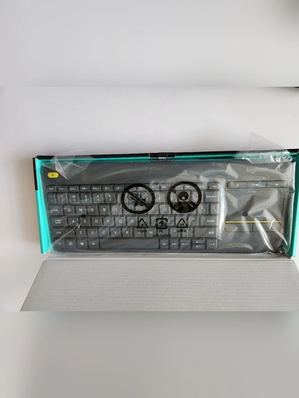 Logitech K400 Plus Wireless Touch TV Keyboard. PC To TV Entertainment